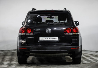 Подержанный автомобиль Volkswagen Touareg 2009 года (6 фото)