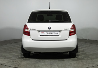 Подержанный автомобиль Skoda Fabia Hatchback 2013 года (6 фото)