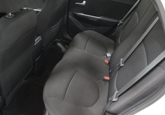 Подержанный автомобиль Kia Rio Sedan 2013 года (11 фото)