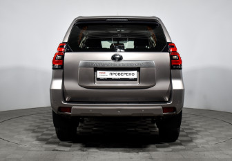 Подержанный автомобиль Toyota Land Cruiser Prado 2019 года (6 фото)