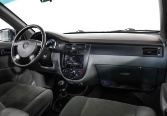 Подержанный автомобиль Daewoo Gentra Sedan 2013 года (9 фото)