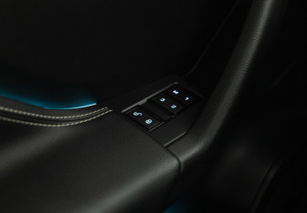 Подержанный автомобиль Jaguar F-Pace 2016 года (17 фото)