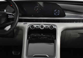 Подержанный автомобиль Exeed RX 2023 года (15 фото)