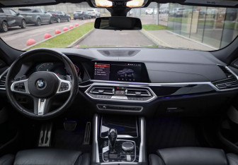 Подержанный автомобиль BMW X6 2019 года (12 фото)