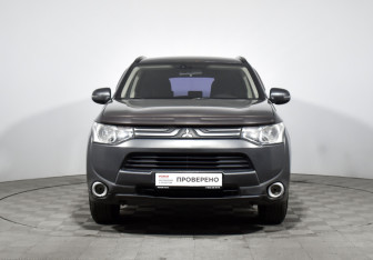 Подержанный автомобиль Mitsubishi Outlander 2013 года (2 фото)
