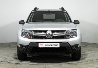 Подержанный автомобиль Renault Duster 2015 года (2 фото)