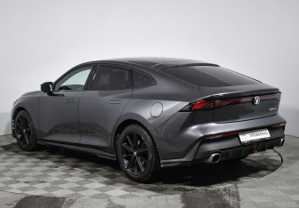 Подержанный автомобиль Changan UNI-V 2023 года (7 фото)