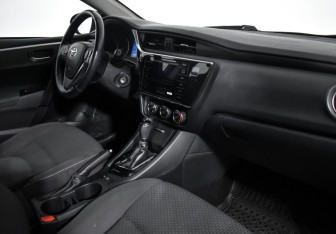 Подержанный автомобиль Toyota Corolla Sedan 2016 года (12 фото)