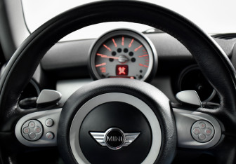 Подержанный автомобиль MINI Hatch 2008 года (14 фото)