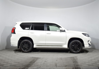 Подержанный автомобиль Toyota Land Cruiser Prado 2019 года (4 фото)