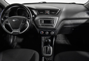 Подержанный автомобиль Kia Rio Sedan 2016 года (14 фото)