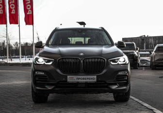 Подержанный автомобиль BMW X5 2019 года (3 фото)