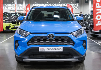 Подержанный автомобиль Toyota RAV4 2020 года (2 фото)