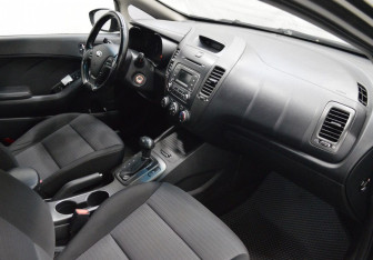 Подержанный автомобиль Kia Cerato Sedan 2013 года (12 фото)