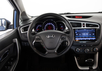 Подержанный автомобиль Kia Ceed Hatchback 2013 года (10 фото)