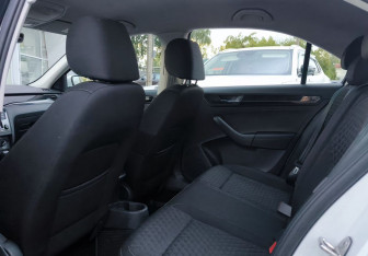 Подержанный автомобиль Skoda Rapid Liftback 2018 года (11 фото)