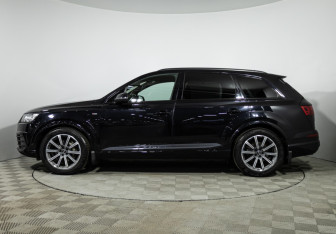 Подержанный автомобиль Audi Q7 2019 года (8 фото)