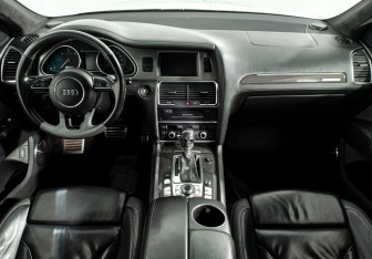 Подержанный автомобиль Audi Q7 2012 года (17 фото)