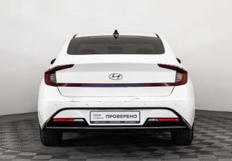 Подержанный автомобиль Hyundai Sonata 2021 года (6 фото)