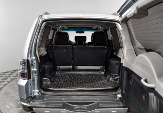 Подержанный автомобиль Mitsubishi Pajero 2008 года (18 фото)