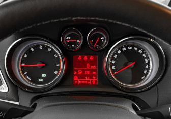 Подержанный автомобиль Opel Mokka 2013 года (18 фото)