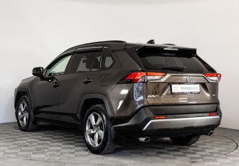 Подержанный автомобиль Toyota RAV4 2020 года (7 фото)