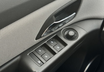 Подержанный автомобиль Chevrolet Cruze Hatchback 2012 года (10 фото)