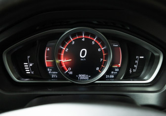 Подержанный автомобиль Volvo V40 Cross Country 2017 года (12 фото)