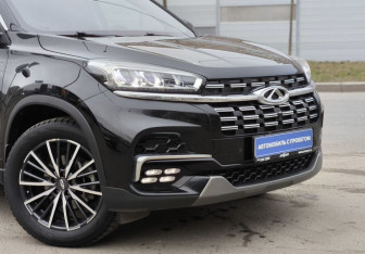 Подержанный автомобиль Chery Tiggo 8 2023 года (8 фото)