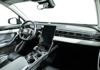 Подержанный автомобиль Geely Atlas 2023 года (9 фото)