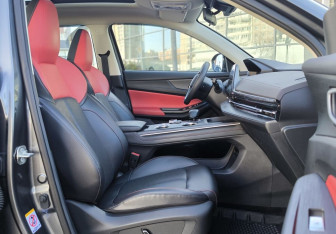 Подержанный автомобиль Changan UNI-S 2024 года (16 фото)