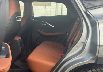 Подержанный автомобиль Omoda C5 2023 года (18 фото)