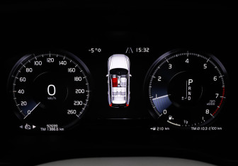 Подержанный автомобиль Volvo XC60 2021 года (28 фото)