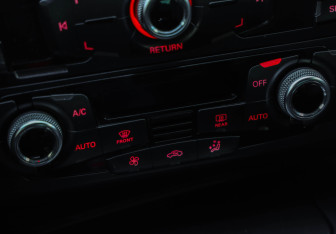 Подержанный автомобиль Audi A4 Sedan 2015 года (15 фото)