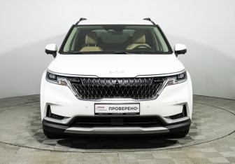 Подержанный автомобиль Kia Carnival 2021 года (2 фото)