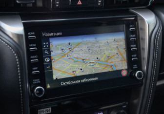Подержанный автомобиль Toyota Fortuner 2021 года (19 фото)