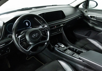 Подержанный автомобиль Hyundai Sonata 2019 года (11 фото)