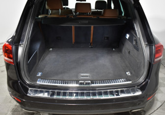 Подержанный автомобиль Volkswagen Touareg 2014 года (20 фото)