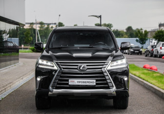 Подержанный автомобиль Lexus LX 2019 года (4 фото)