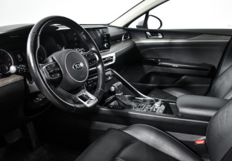 Подержанный автомобиль Kia K5 2020 года (9 фото)