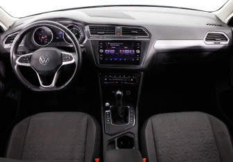 Подержанный автомобиль Volkswagen Tiguan 2021 года (11 фото)