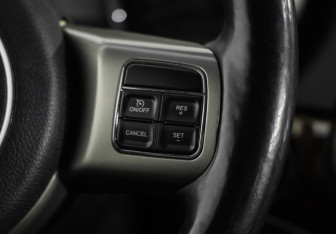 Подержанный автомобиль Jeep Grand Cherokee 2012 года (12 фото)