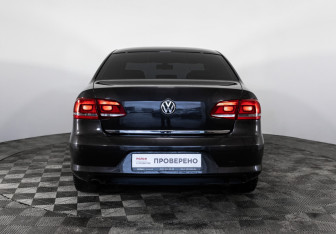 Подержанный автомобиль Volkswagen Passat Sedan 2011 года (6 фото)