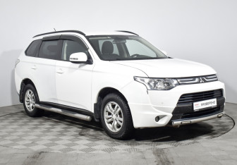 Подержанный автомобиль Mitsubishi Outlander 2014 года (3 фото)