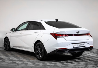 Подержанный автомобиль Hyundai Elantra Sedan 2021 года (7 фото)