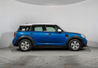 Подержанный автомобиль MINI Countryman 2017 года (4 фото)