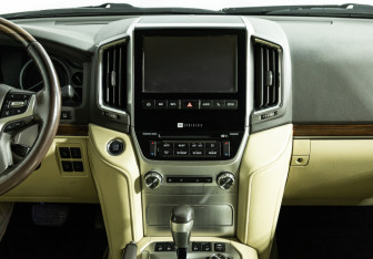 Подержанный автомобиль Toyota Land Cruiser Suv 2015 года (14 фото)