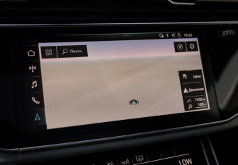Подержанный автомобиль Audi Q8 2019 года (18 фото)