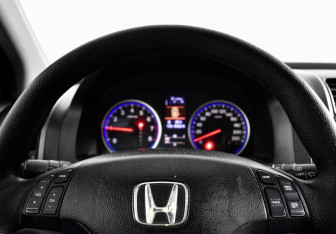 Подержанный автомобиль Honda CR-V 2011 года (16 фото)