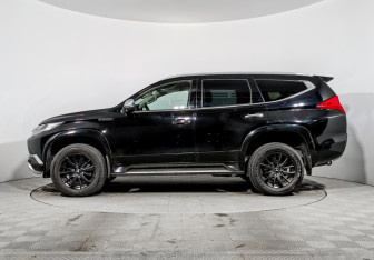 Подержанный автомобиль Mitsubishi Pajero Sport 2019 года (8 фото)